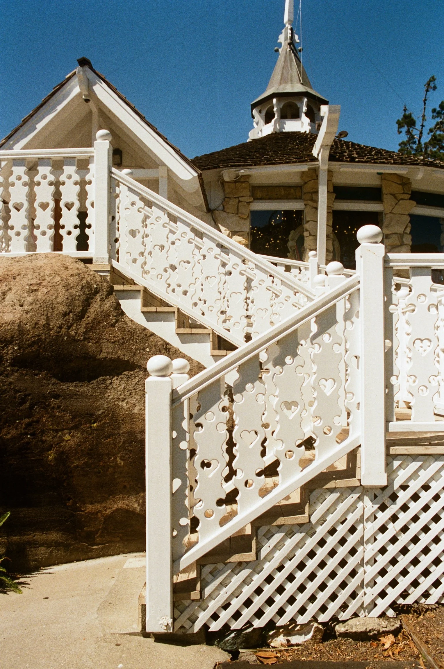 MADONNA INN WEDDING PORTRA 800 FILM PHOTOGRAPHY BY ASHLEY MYERS-209 copy.jpeg