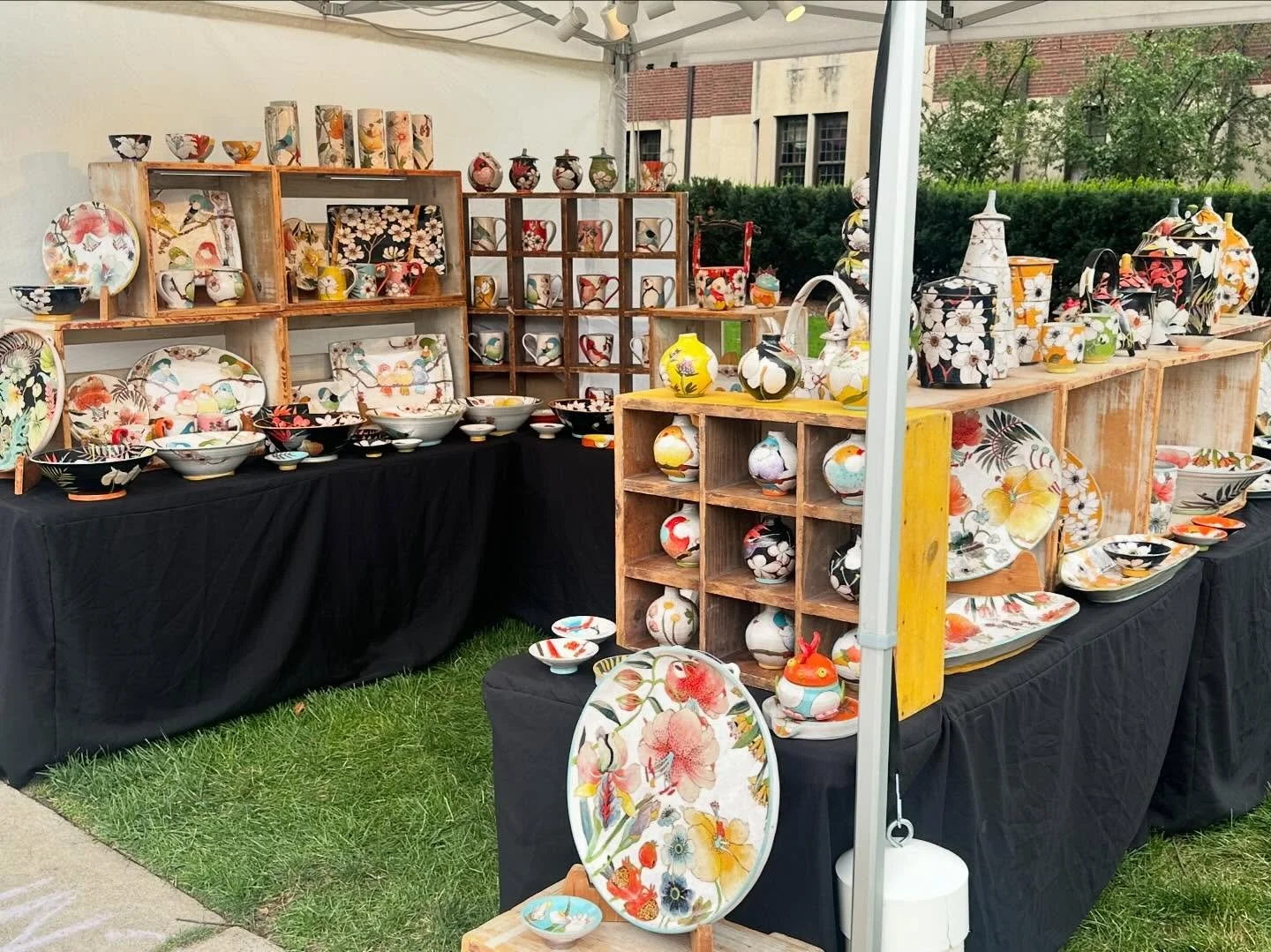 @annarborstreetartfair starts today! #FineCraft #ContemporaryCraft #pottery #ceramics #セラミックス #陶器 #קֵרָמִיקָה #p #poterie #cer&aacute;mica #陶瓷 #도기류 #도예 #krukmakeri #handmade #craft #keramik #contemporarycraft #cultivatingcraft #functionalpottery #sto