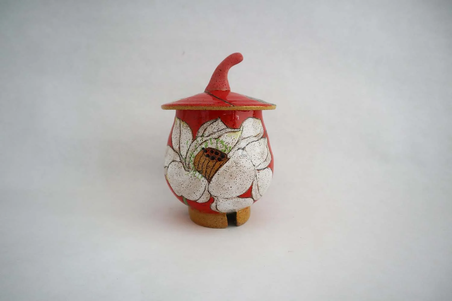 Lotus Covered Tea Bowl (red)