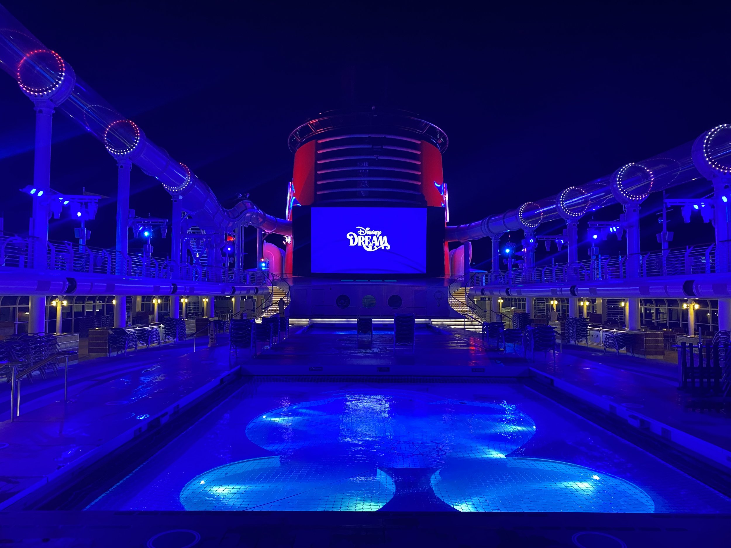  The top deck can retract to reveal two pools. This is a multipurpose area that is quickly transformed for swimming, sun bathing, dance parties, live performances and movies. 