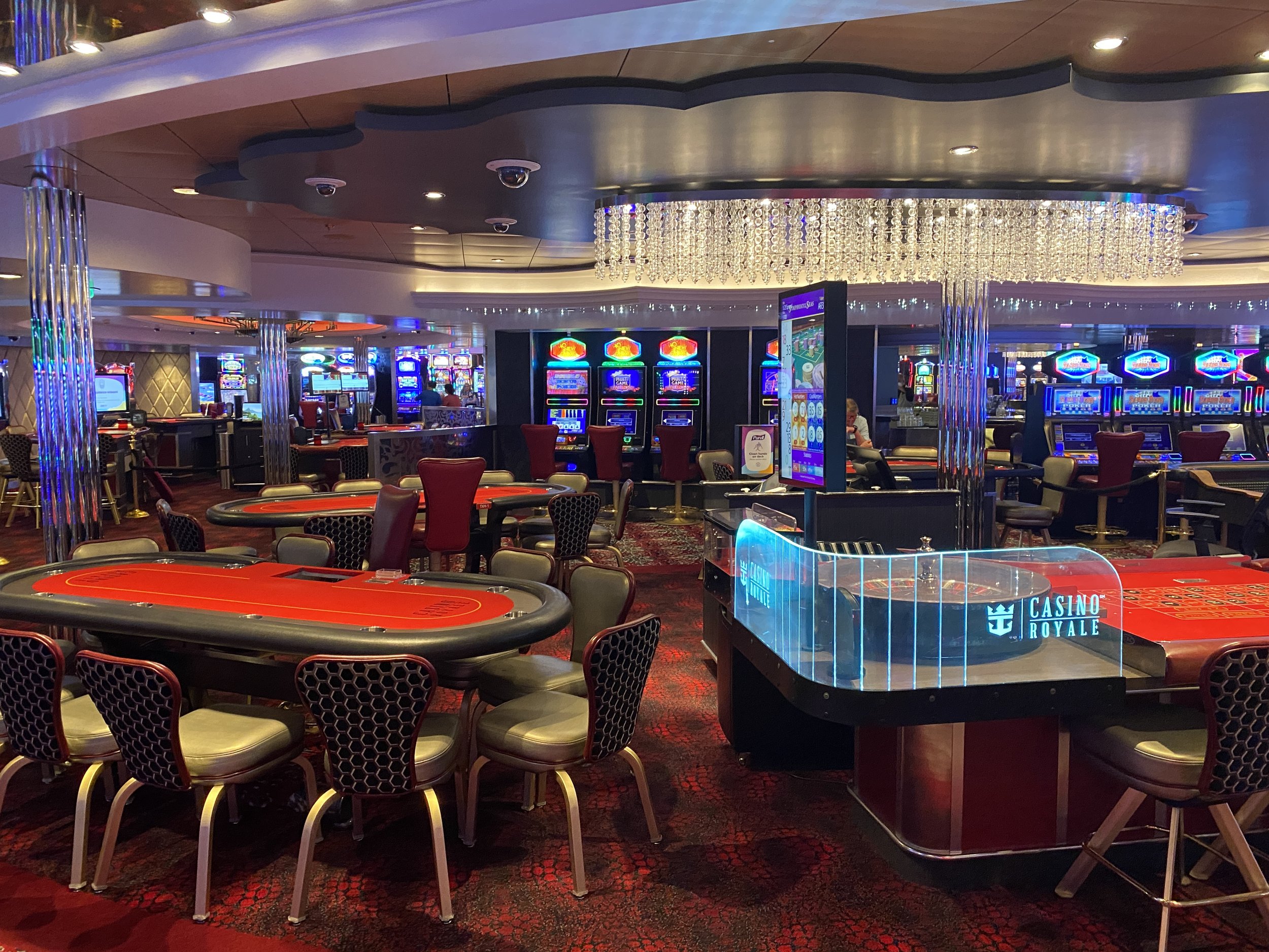  I’m a Disney guy at heart but Las Vegas is my second favorite place to visit. So I had to check out the casino. Here you’ll find table games and slots. Smoking and non-smoking sections are available. 