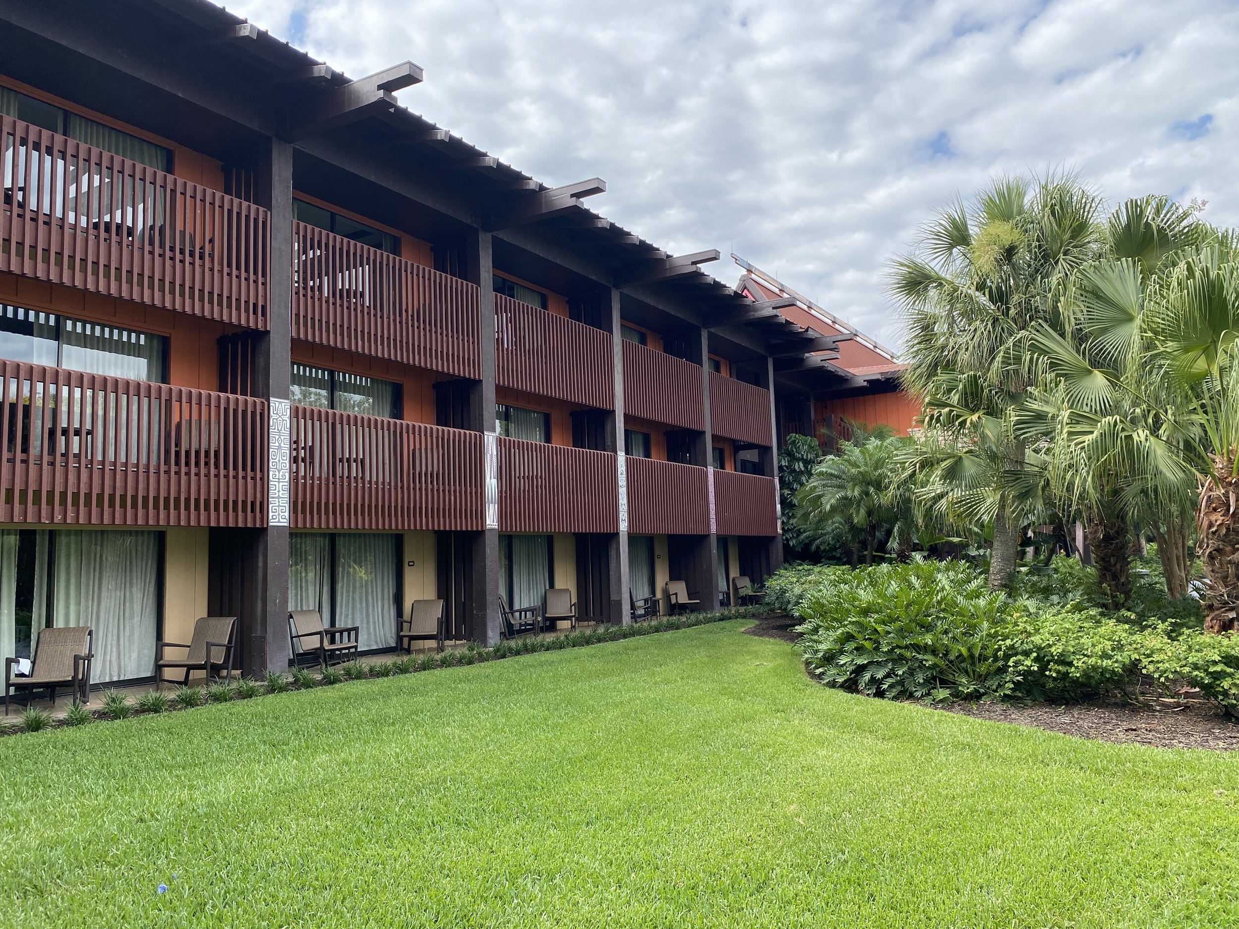  Most of the 2nd floor rooms at the Polynesian do not have full balconies. 