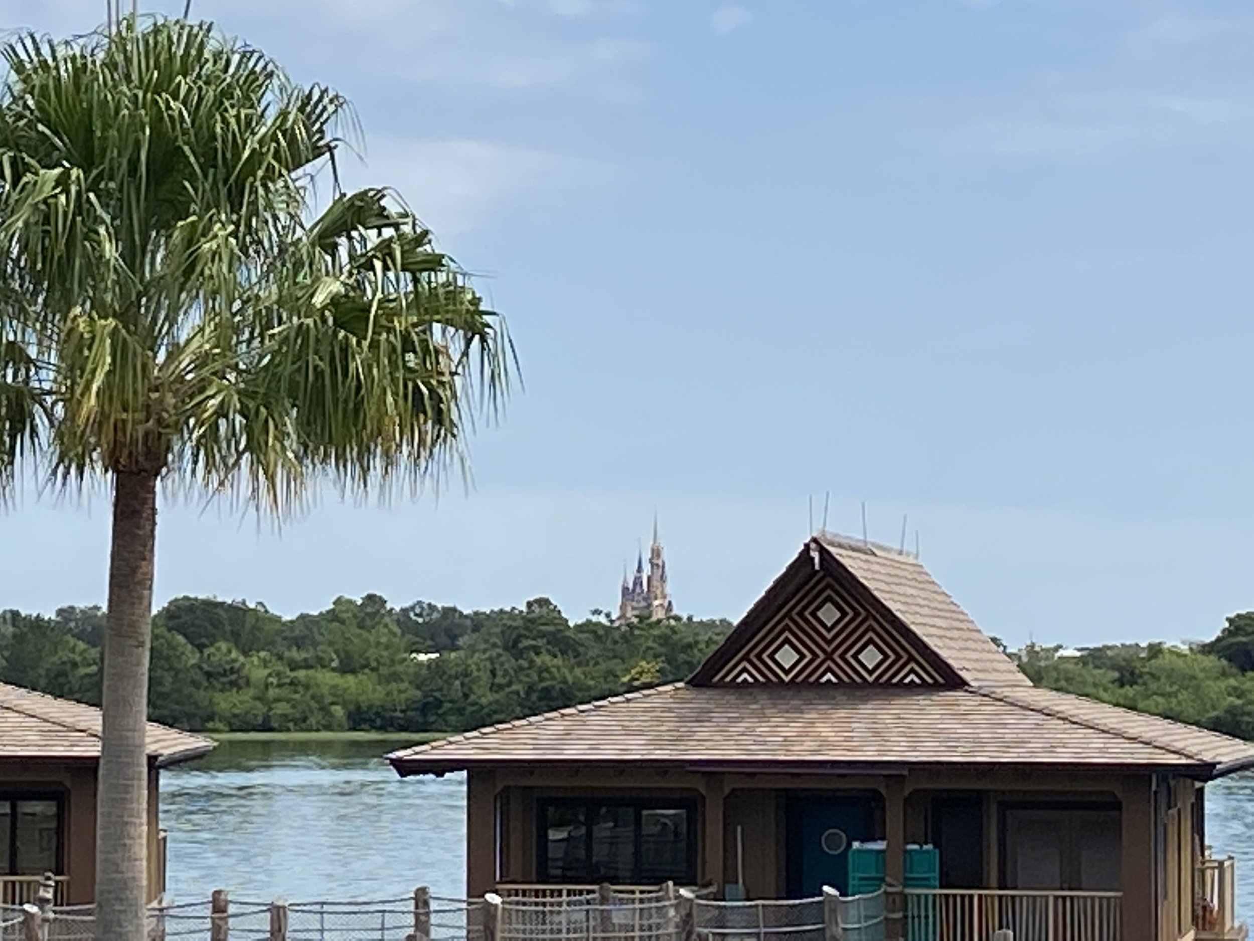   Bungalows  have 1 King Bed, 1 Queen Bed, 1 Queen-Size Pull Down Bed and 2 Single Pull Down Beds    Bungalows do not include access to the Club Level lounge.     Can you see Cinderella Castle off in the distance?  