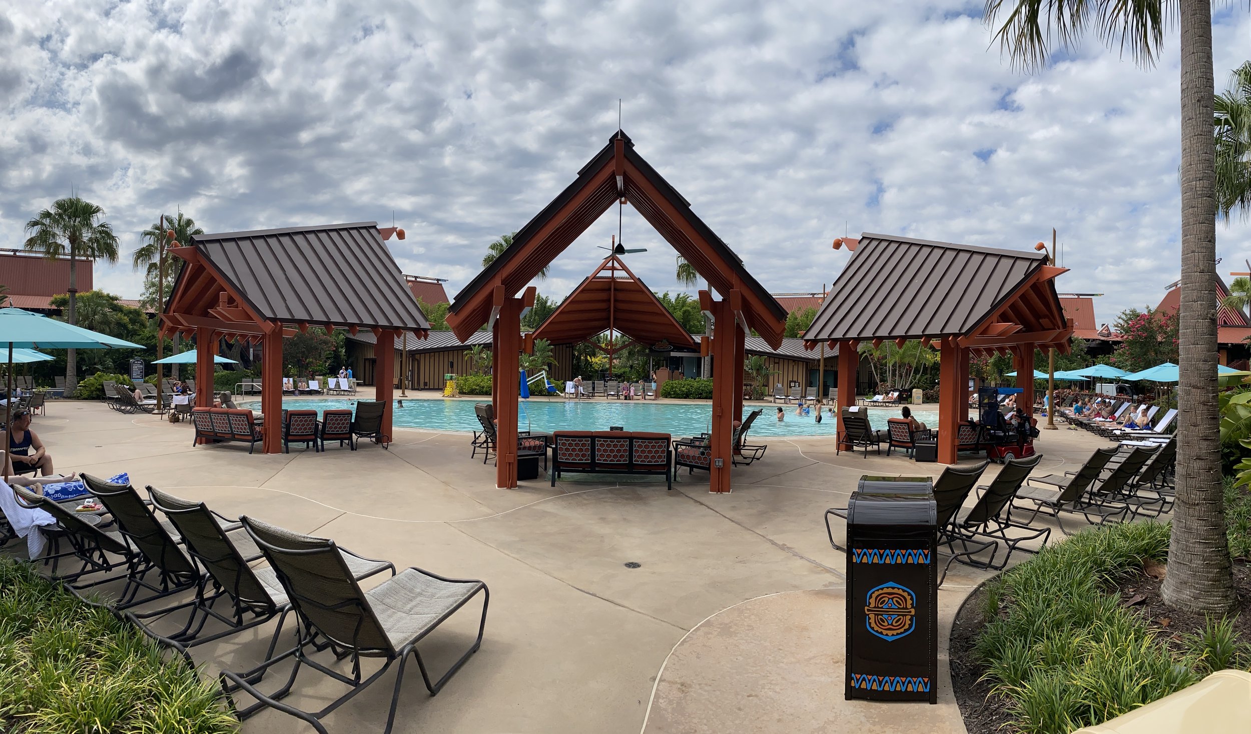  The Oasis pool, also known as the “quiet pool” has cabana rentals, poolside bar service, and plenty of lounge chairs.  