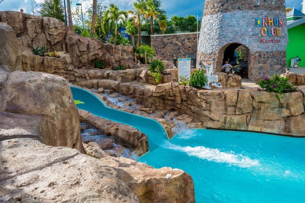  The pool features a water slide.     The pool at Sapphire Falls hotel is heated when the weather is cool. Life guards are also on duty.  