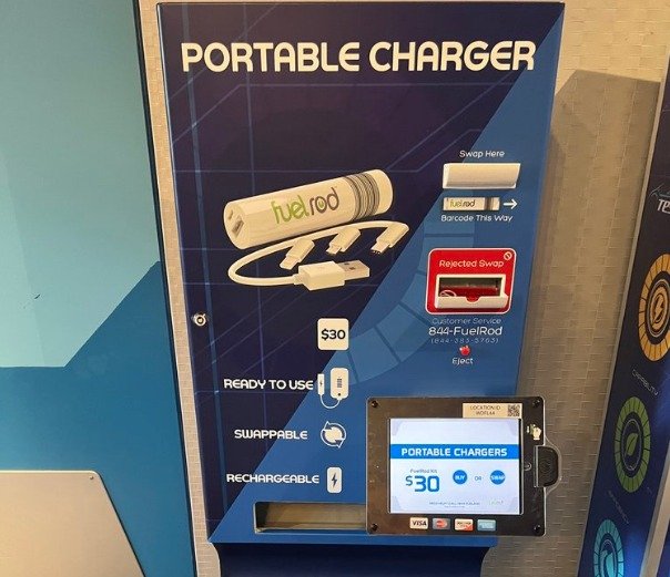 This is the best portable phone charger for Disney World and Universal Orlando - the article has just been posted to my blog (see link in bio). 

#disneyworld #orlando #universalorlando #disneyparks #technews #techreview
