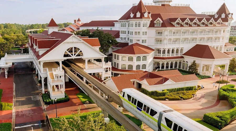 Disney's Grand Floridian Guide: Walk to Magic Kingdom, Monorail &amp; Villas