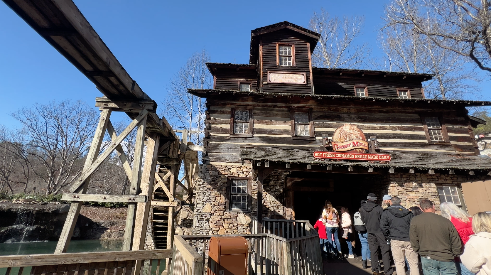 Dollywood cinnamon bread at christmas