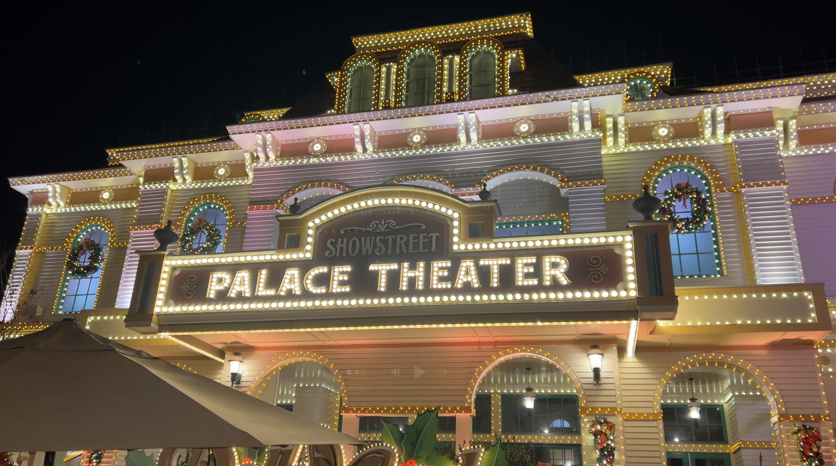 Dollywood Christmas lights and events