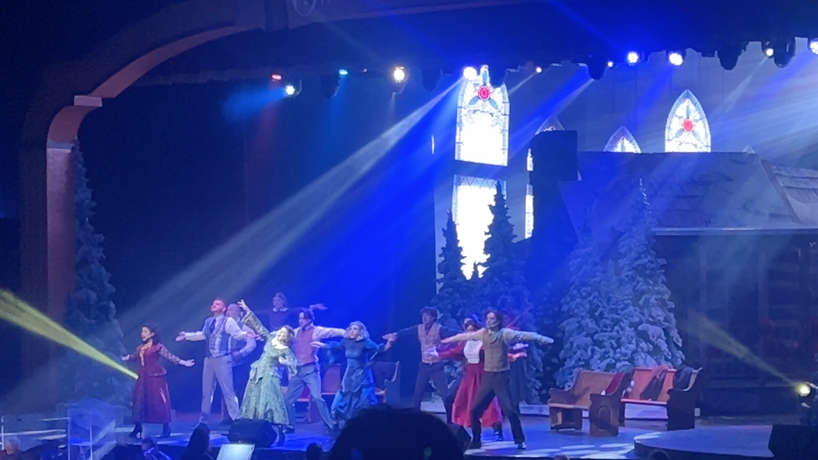 dollywood christmas show - christmas in the smokies