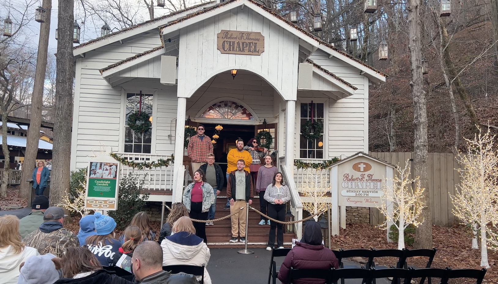 dollywood christmas show - chapel