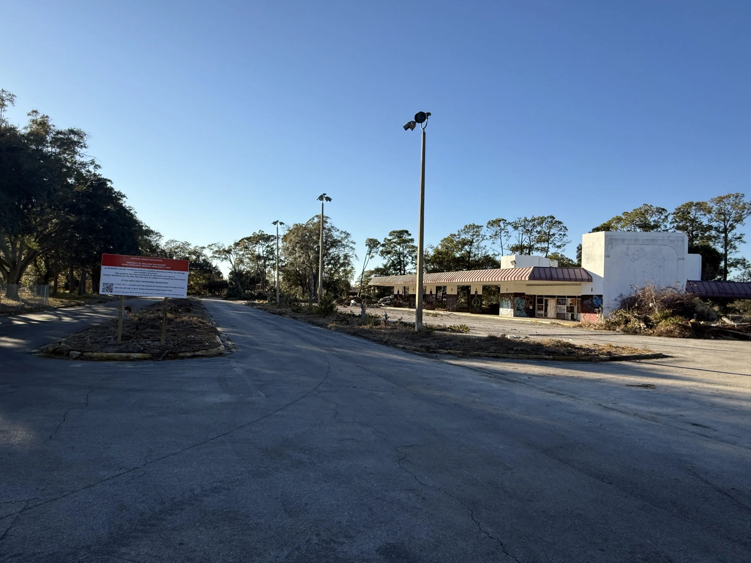Sign stating the Orlando Sun Resort will be demolished in February 2026