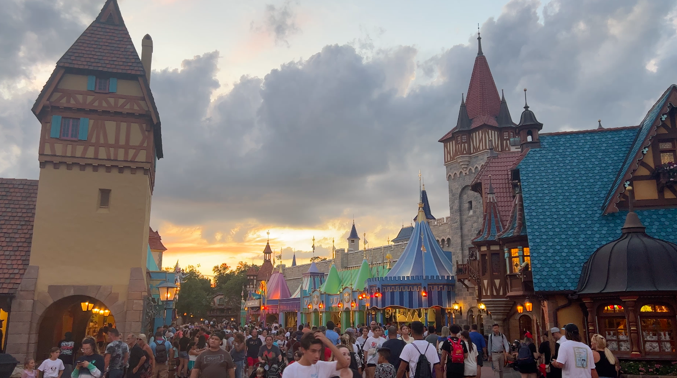 crowds at magic kingdom - walt disney world