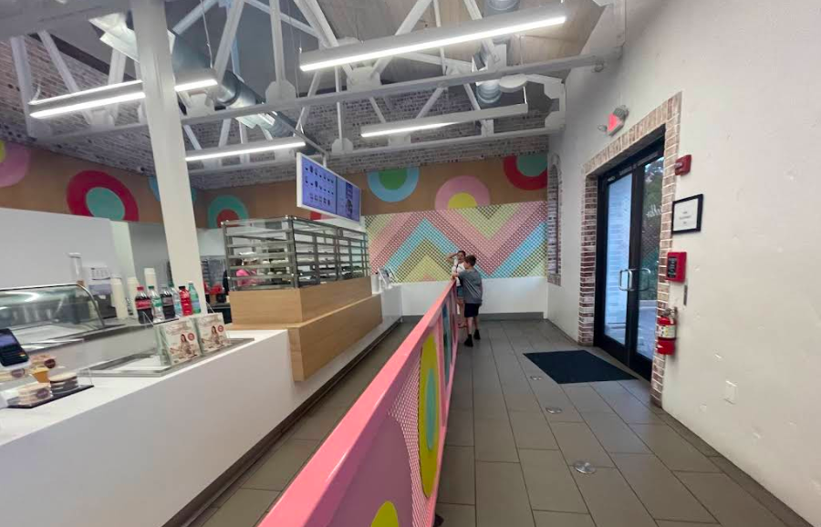 Sprinkles at Disney Springs with no customers inside