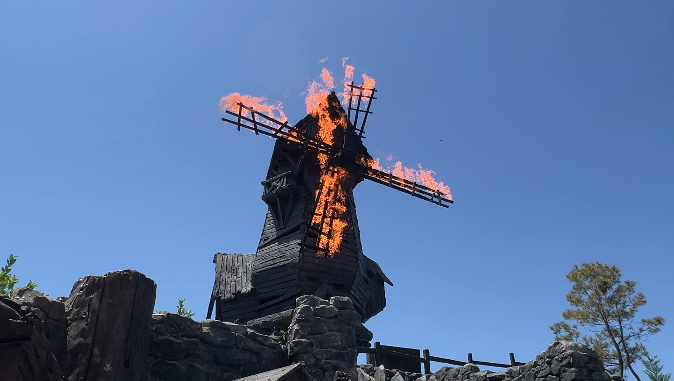 burning blade tavern at epic universe fire show