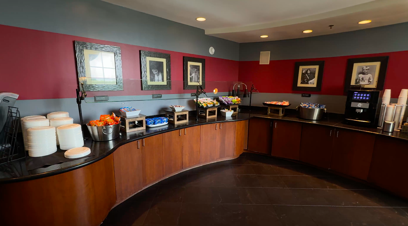 the club level lounge at the hard rock orlando