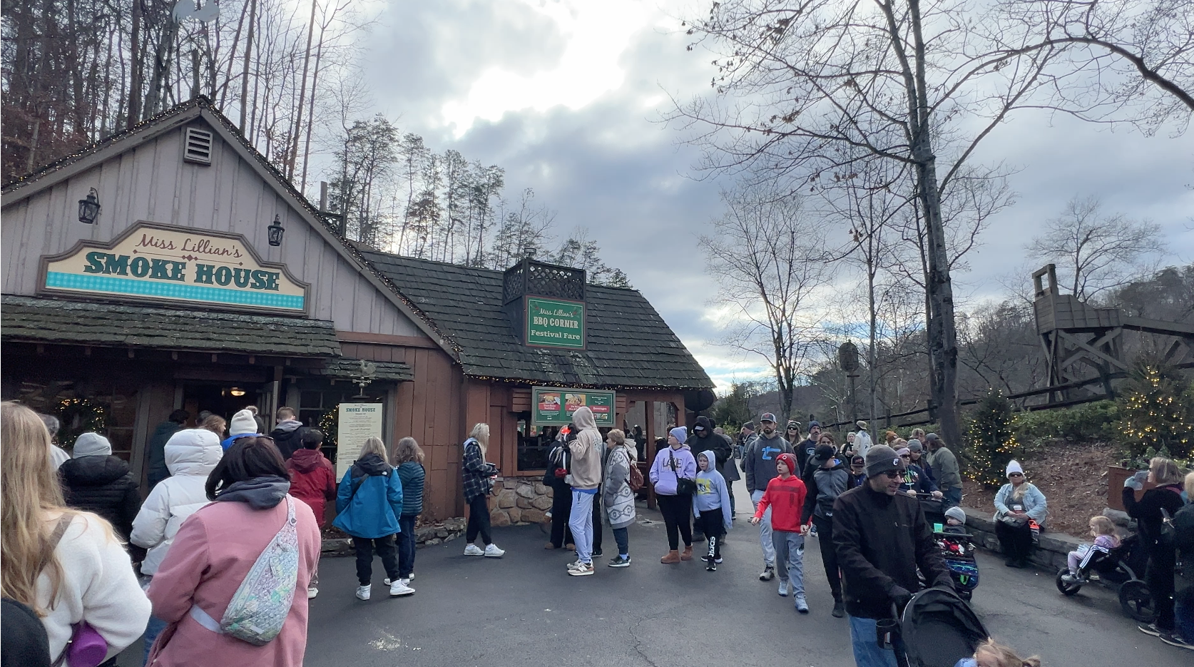 dining at dollywood - miss lillians fried chicken