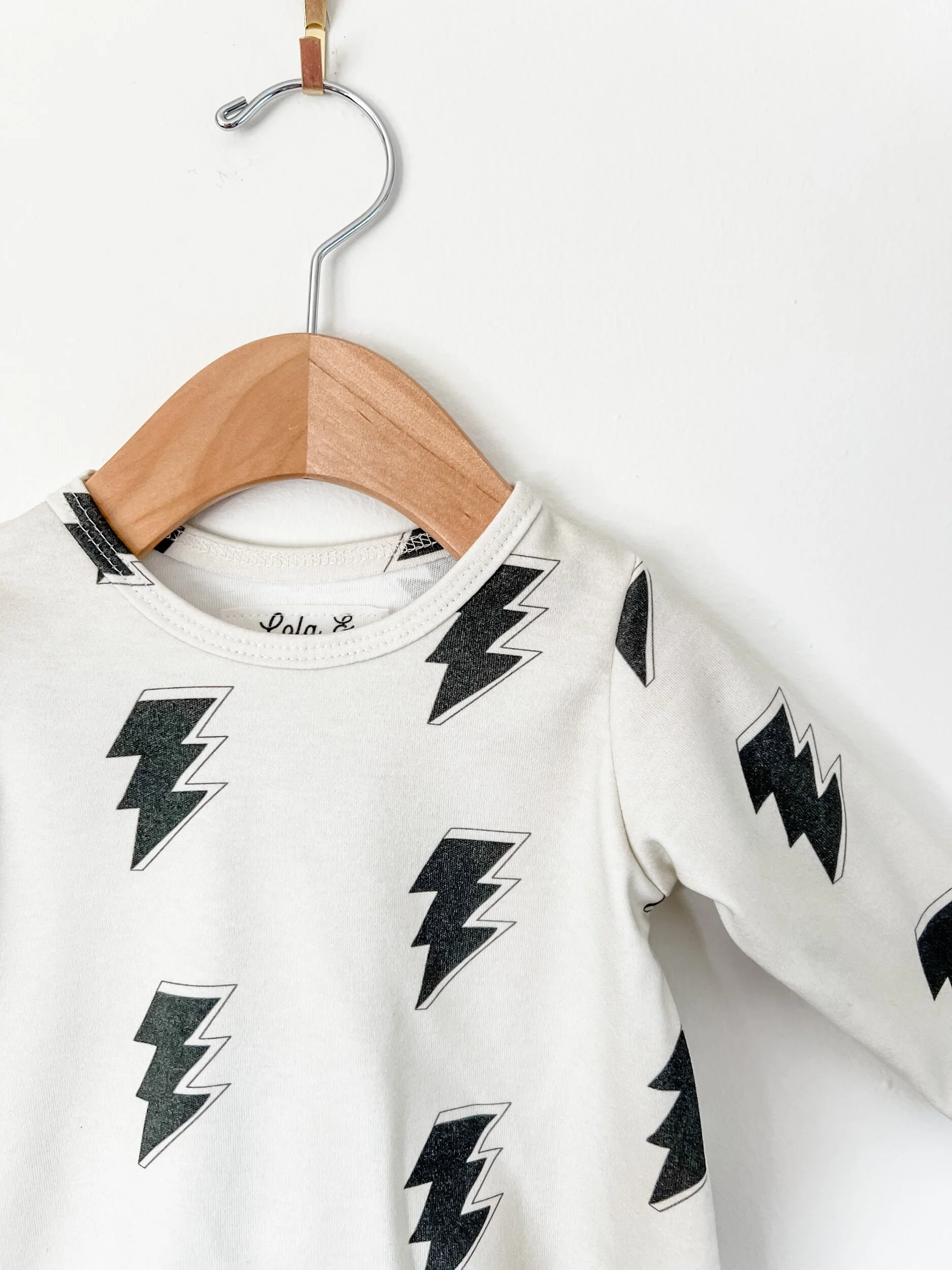 E144CD89-BF2A-4200-BBB7-4461D8043F40