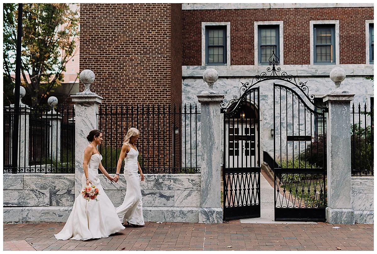 shannon-ruth-viva-talulas-garden-wedding-viva-love-philadelphia-photographer-philly-elopement-_0104.jpg