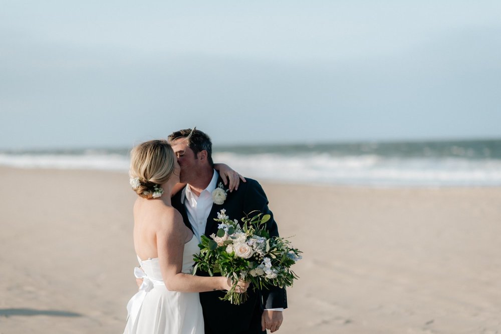 philadelpia-new-jersey-wedding-photographer-beach-backyard-stringlights-fun_0311.jpg