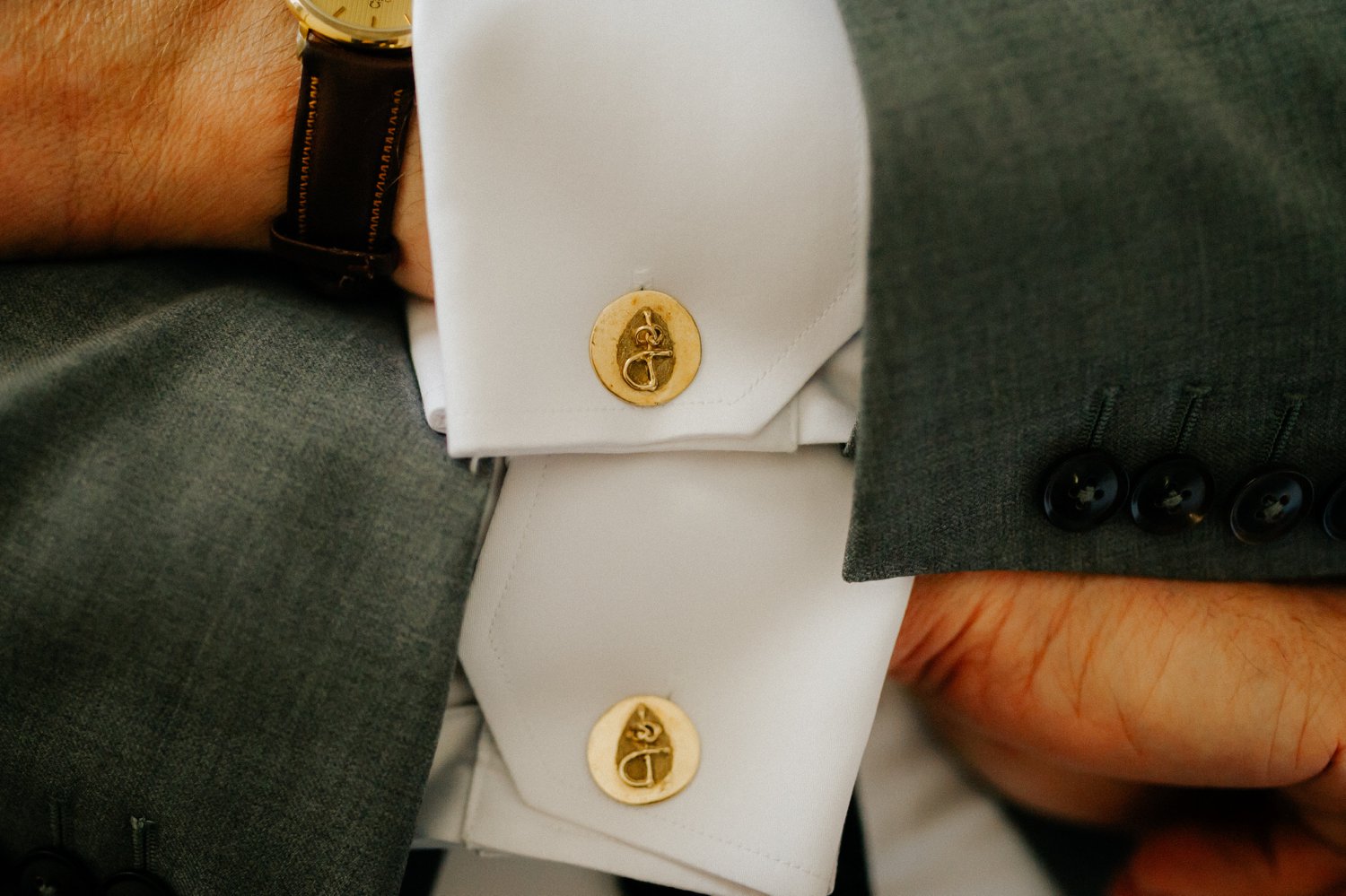 philadelpia-new-jersey-wedding-photographer-moody-reception-design-details-cityscape_0452.jpg