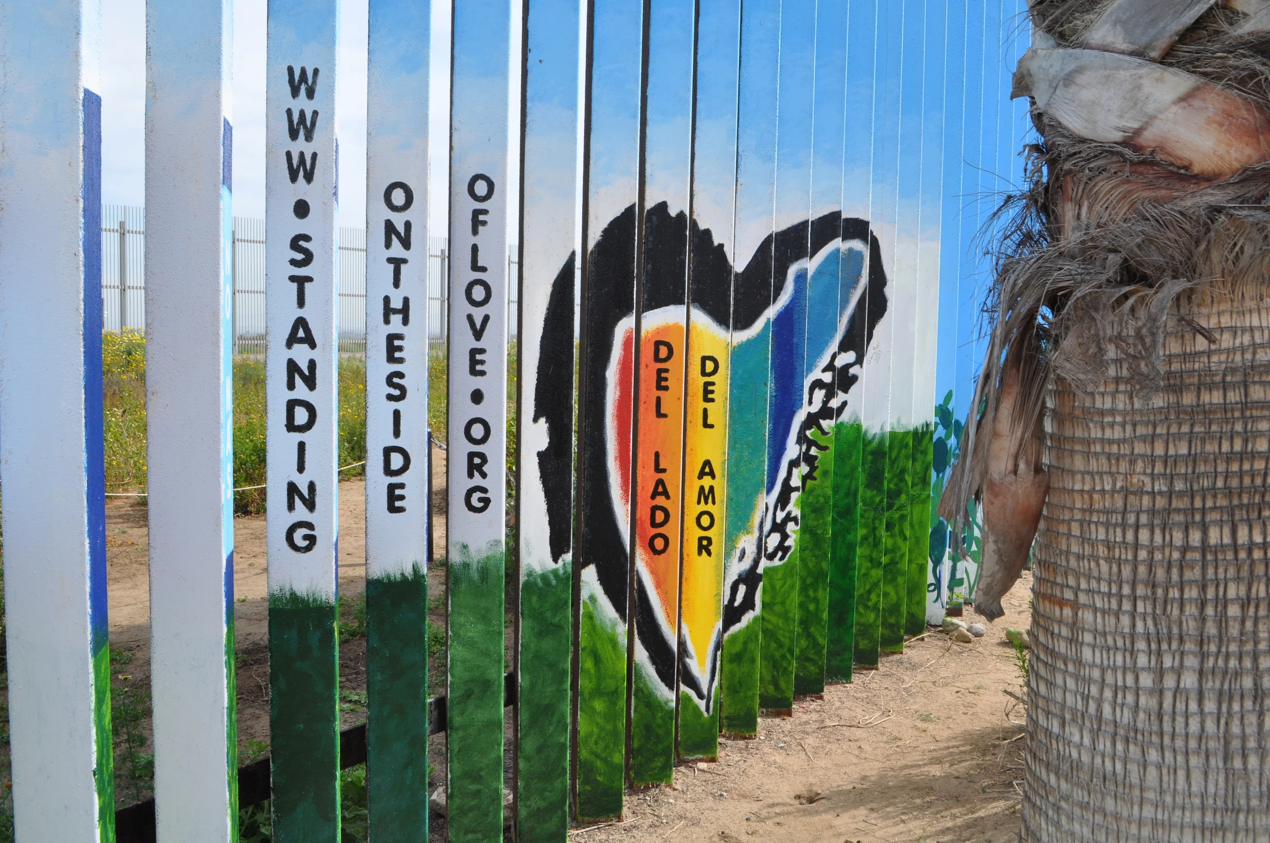 This beautiful SSL heart welcomes people at the Mexico/US Border in Tijuana. #DelLadoDelAmor!