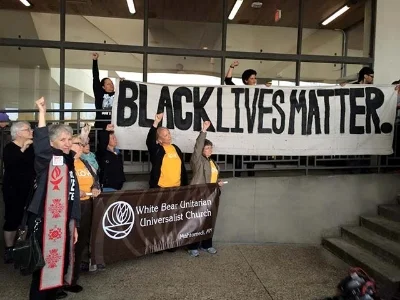 Members of White Bear UU Church of Mahtomedi, MN, stand in solidarity with Black Lives Matter at same action. (Photo: Ashley Horan)