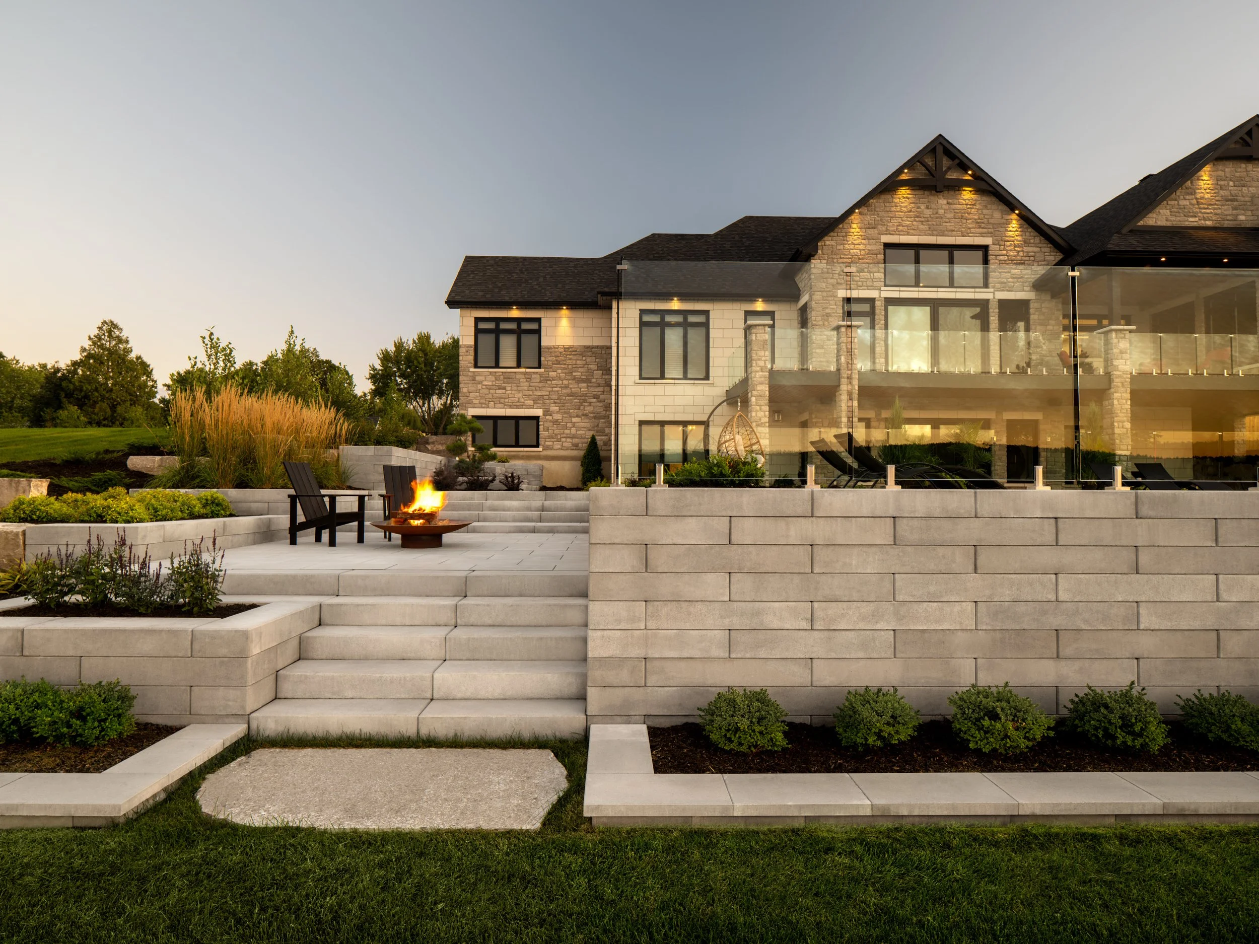 2023-CA149 Para,Blu Smooth,Raffinato step wall - L Orignal ONFrontWest_0159Web.jpg