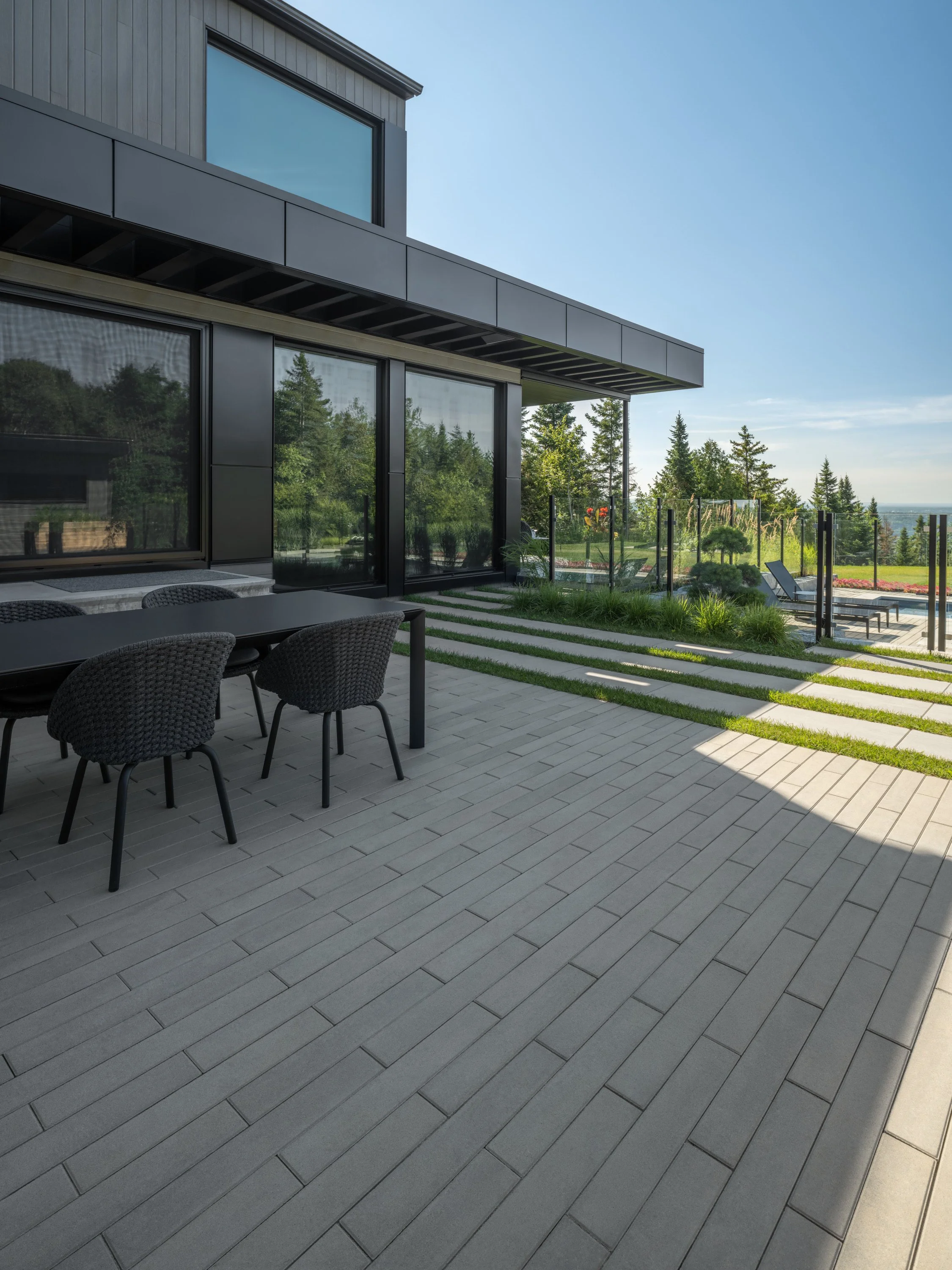 2023-CA141 Industria various - Ste-Brigitte-de-Laval QCTechoBloc_Escalade_22072703Web.jpg