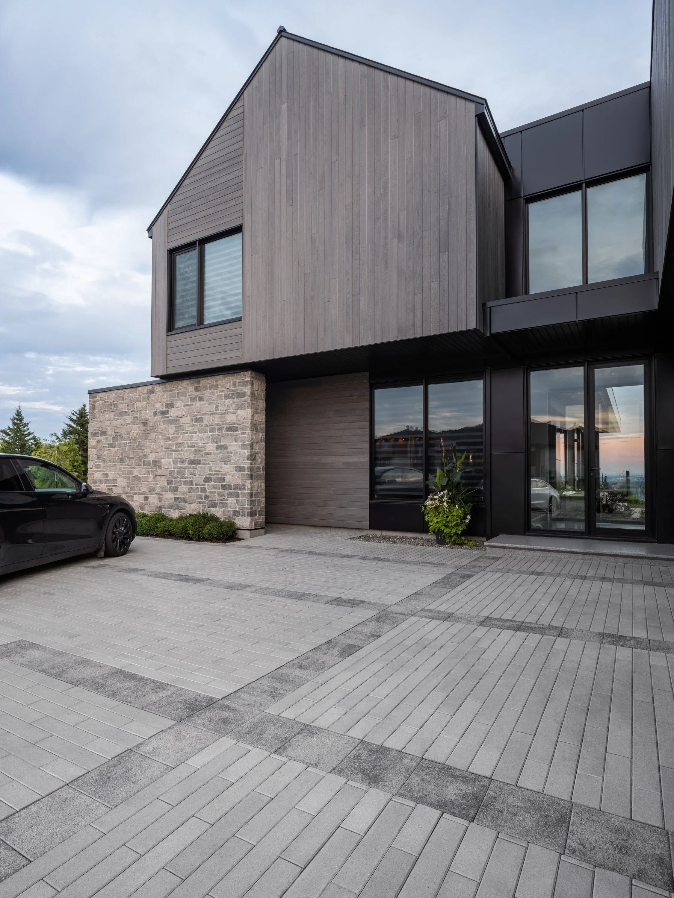 2023-CA141 Industria various - Ste-Brigitte-de-Laval QCTechoBloc_Escalade_22072968Web.jpg