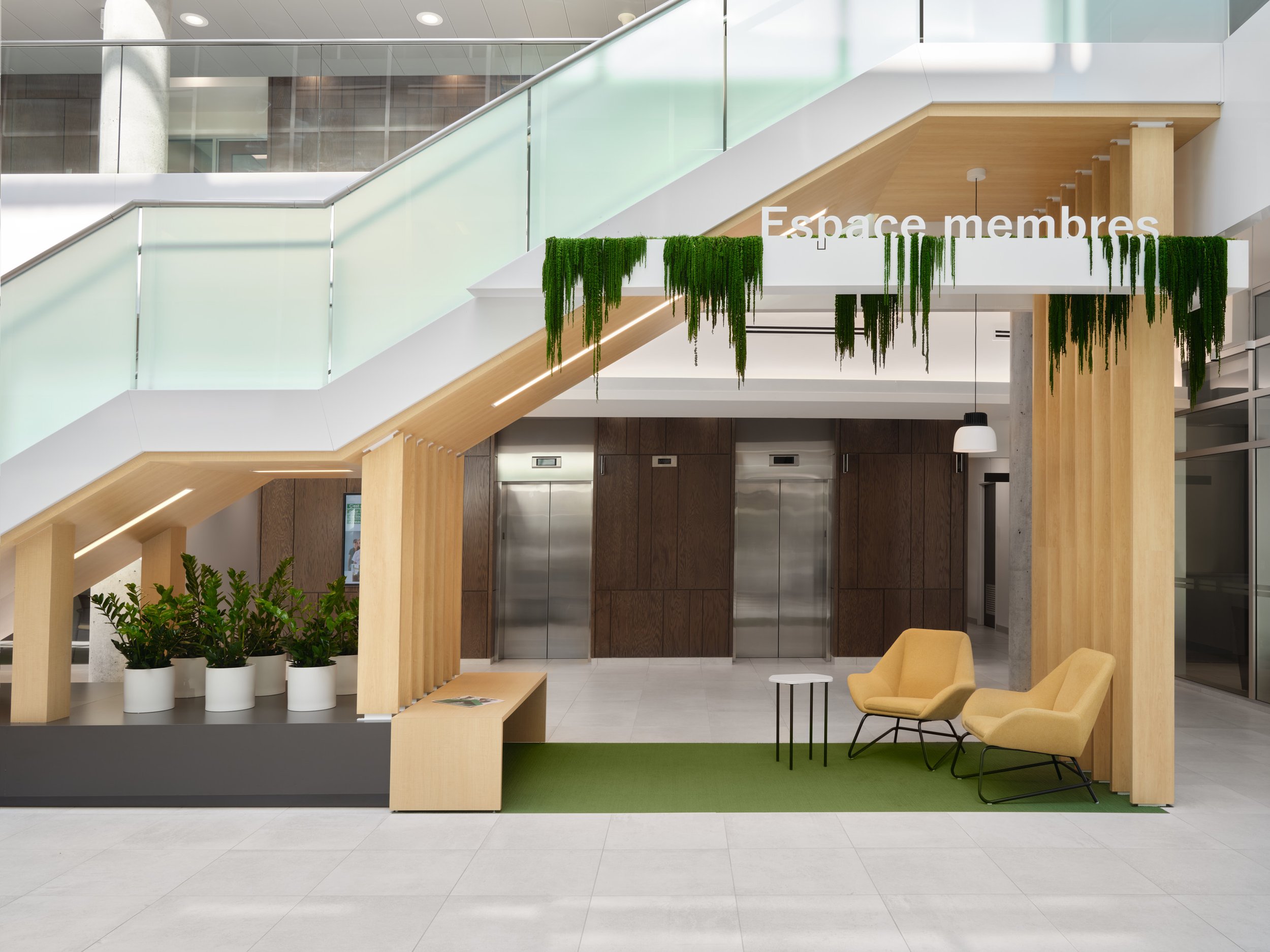 Desjardins Granby - Architecture et Design par MUUK Architecture  Aedifica 