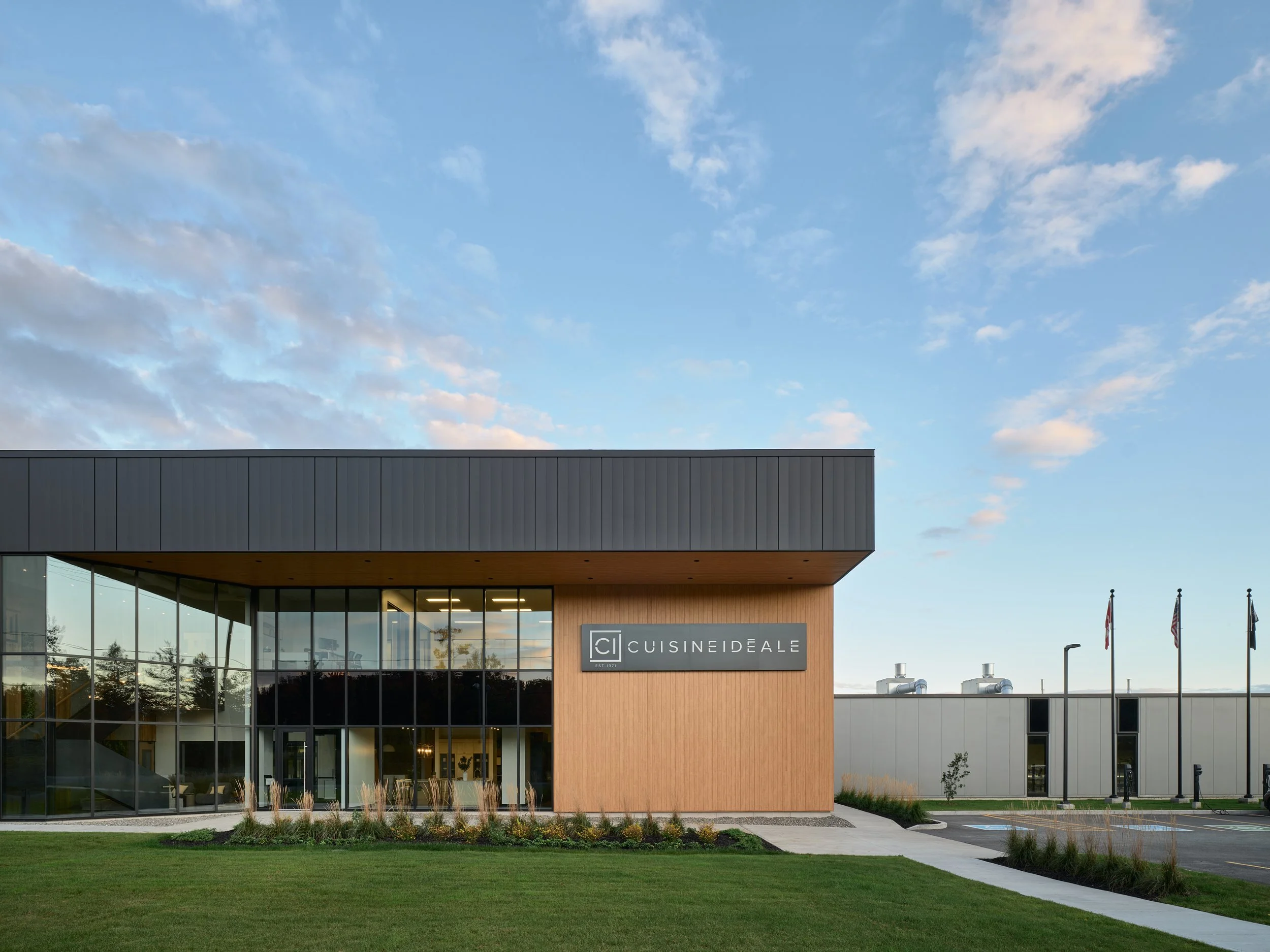 EmptyName 75_Web 2.jpg