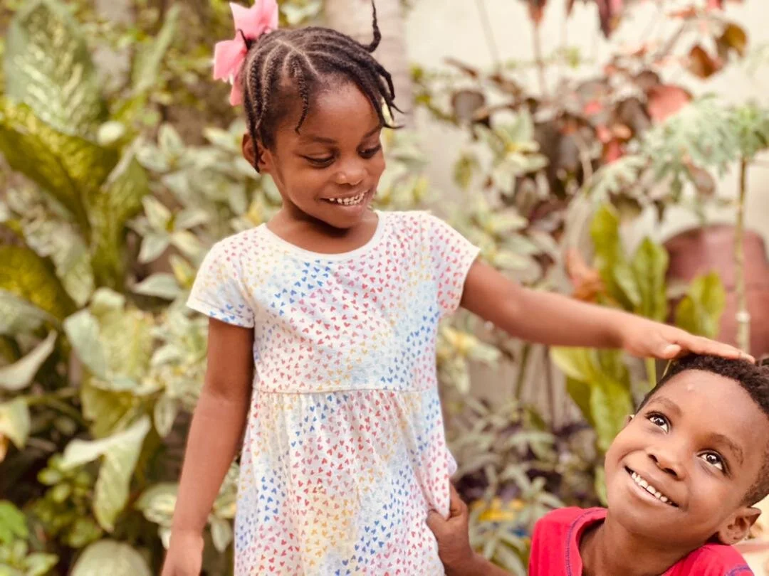 Sèl pa vante tèt li di l sale