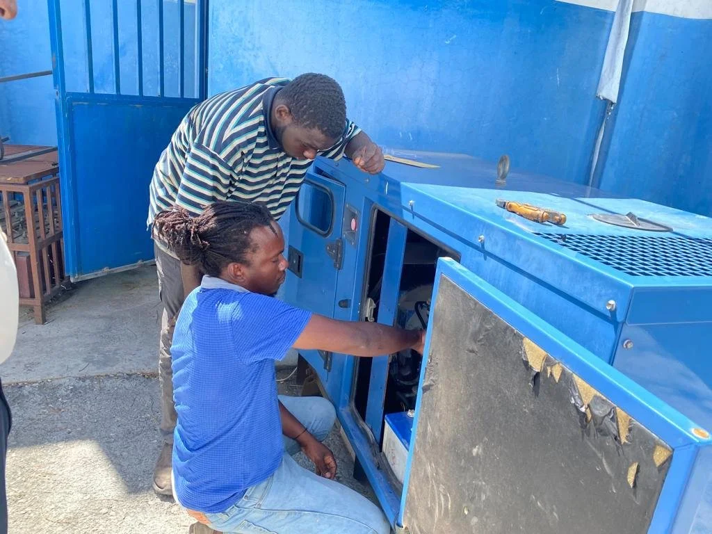 Yo bay kouran = There’s electricity