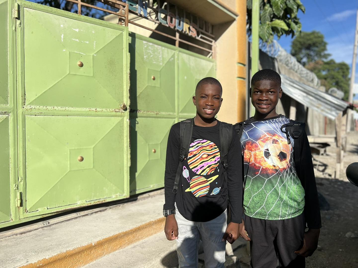 Good news has been hard for find for several weeks, but today we're happy to share that despite many schools in our area still being closed, Davensky and Handy are back to school.

#haiti #haitiawake #gospel #hope #relationships #glwapoubondye