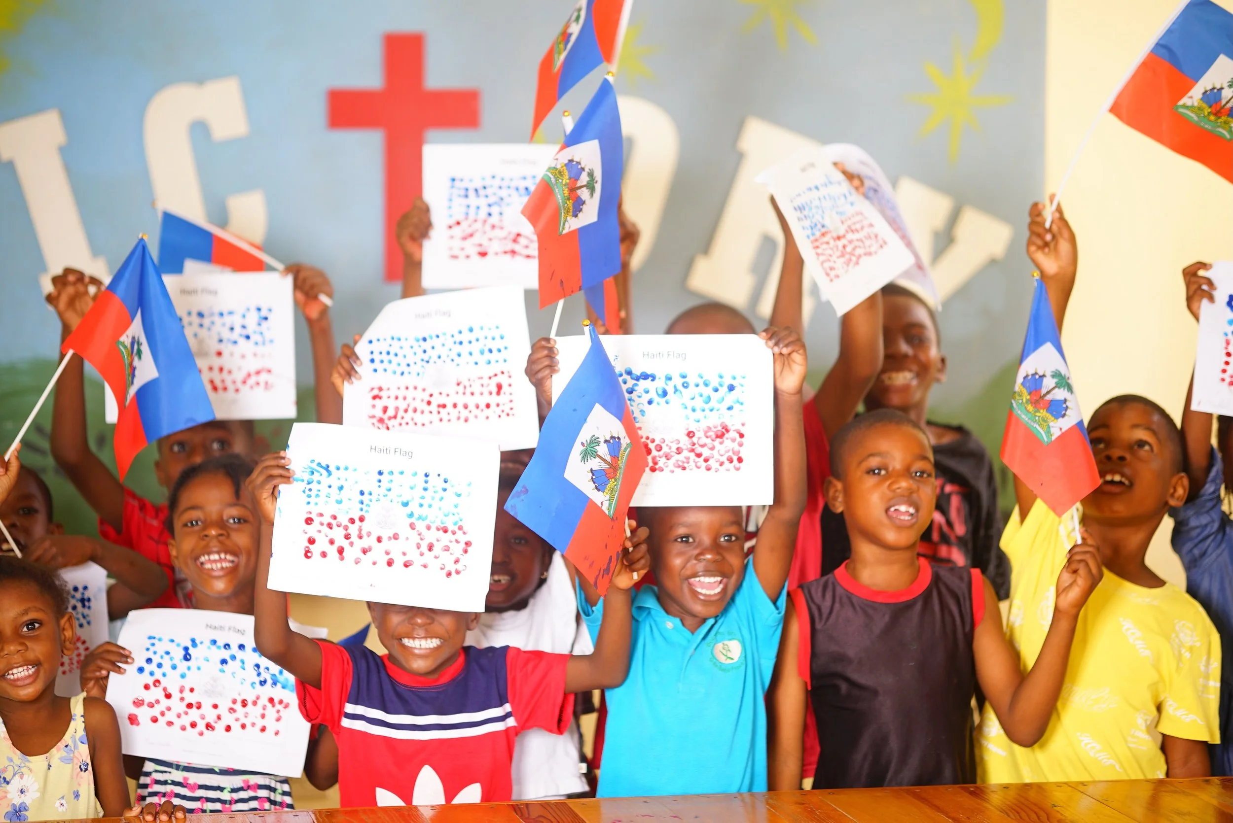 Today was all about Haitian flag! Everything was blue and red!
The children were happy to celebrate their flag by learning more about it while having fun. Even though our national flag day is on May 18th, today English Class was the perfect moment to