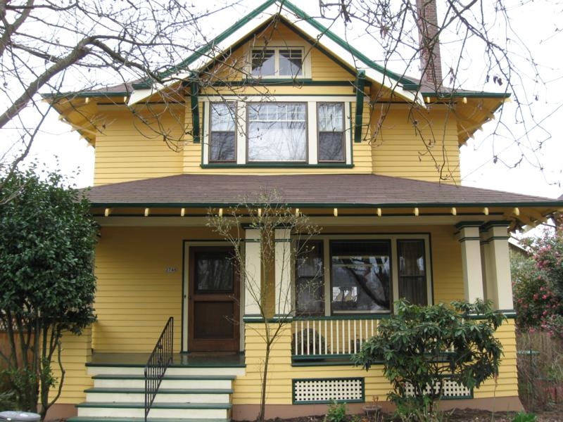 2748 NE 9th Ave