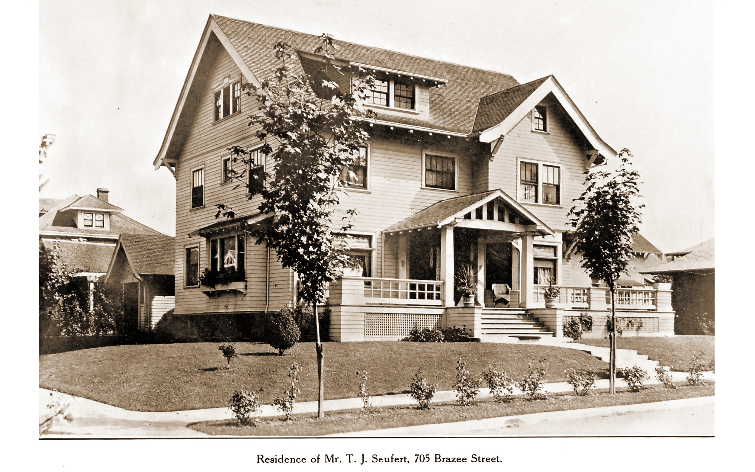  This home still stands on the corner of NE 20th and NE Brazee.&nbsp; The lovely wooden veranda, however, has not survived. Photo ca. 1911. 