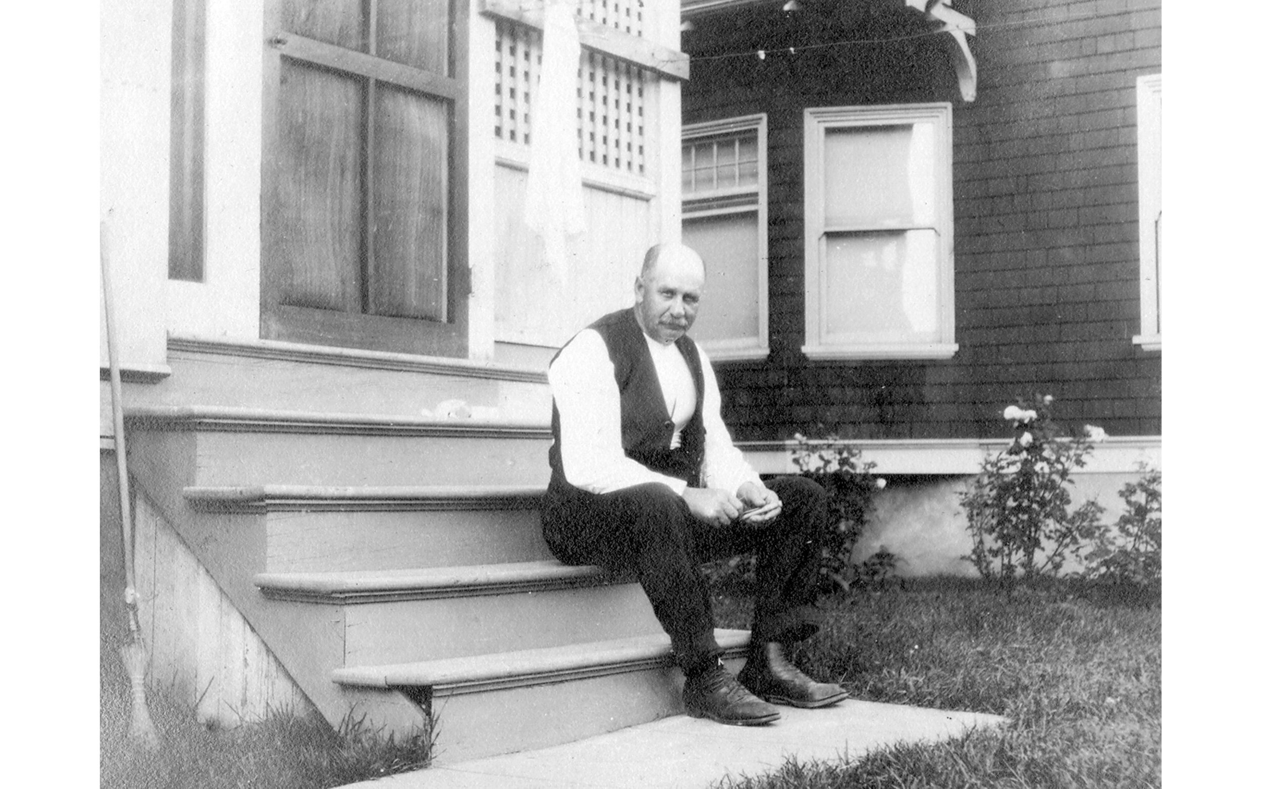  Relaxing on the back stoop.&nbsp; Photo ca., 1915.&nbsp; 