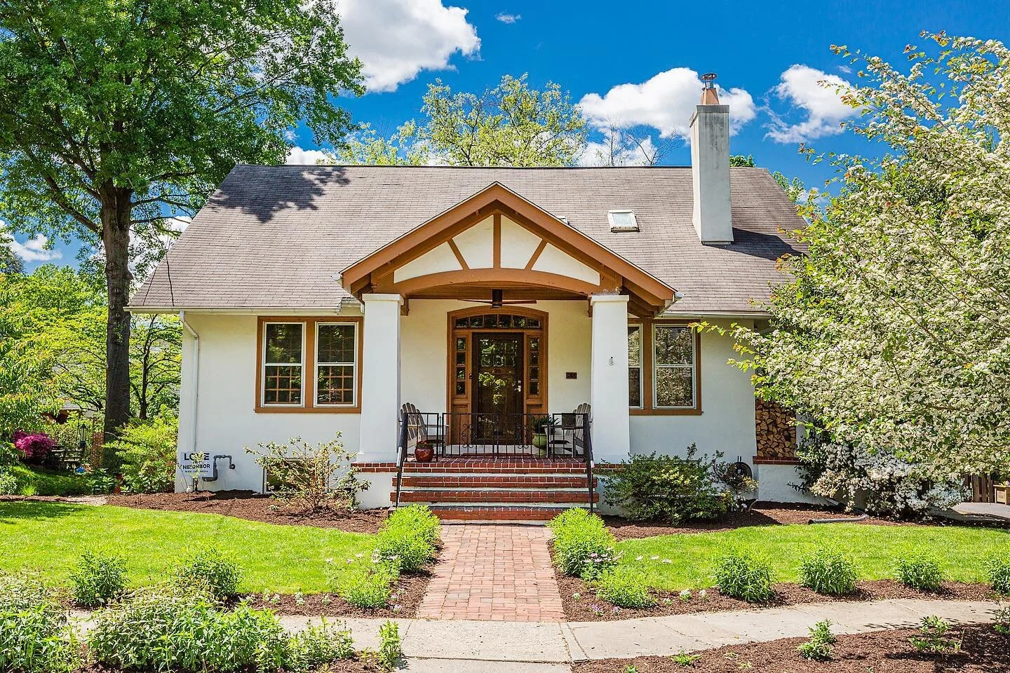 Hey hey!! ☀️ It&rsquo;s been awhile. I&rsquo;ve been photographing so many beautiful homes for clients that I rarely take the time to post. But this beauty is worth coming out of hiding. And the weather the past few days?! I don&rsquo;t want to forge