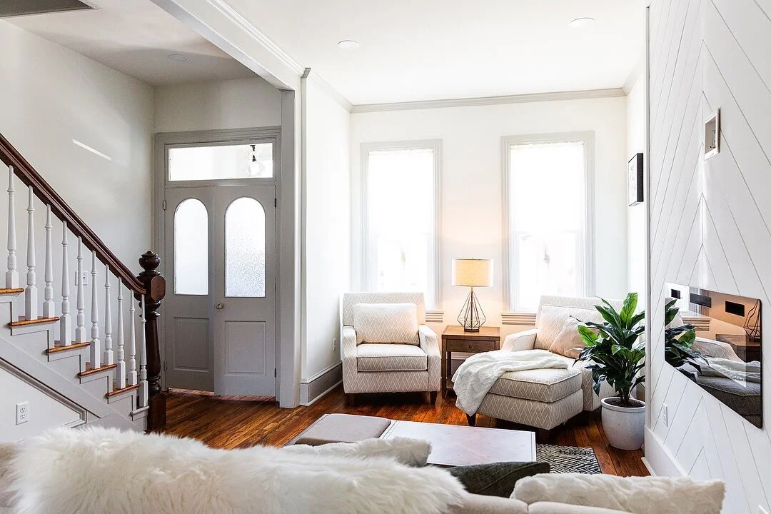 Some of my favorite details from 216 Perry Street. It&rsquo;s a beauty. 😍😍😍
.
.
Photographed for @benuelesh @stonecrest_builders
.
.
.
.

#forsale  #livingroomdecor #interiordesign #staging #realestatephotography #interiorphotographer #photography