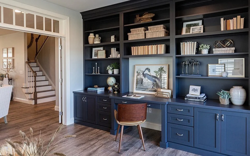 Happy Saturday Friends! ✨ So grateful the sun is shining here in Lancaster Pennsylvania today. On another happy note, aren&rsquo;t these built-ins gorgeous?! The color, the styling, to the cozy feeling it gives off just makes me want to curl up and r