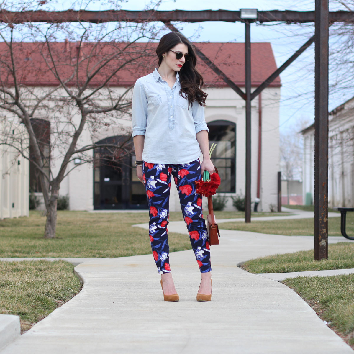 Old Navy Pixie Pants, Floral Pants, Casual Work Outfit, Denim Shirt, Vintage Louis Vuitton Handbag, Summer Fashion, Wear to Work Fashion, Fashion Blogger