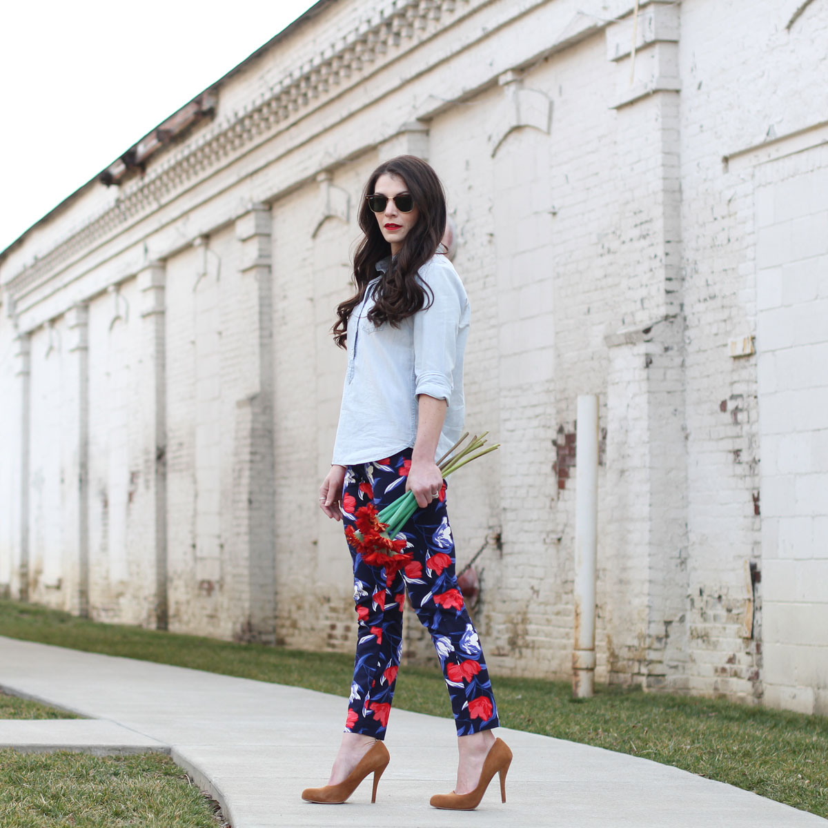 Old Navy Pixie Pants, Floral Pants, Casual Work Outfit, Denim Shirt, Vintage Louis Vuitton Handbag, Summer Fashion, Wear to Work Fashion, Fashion Blogger