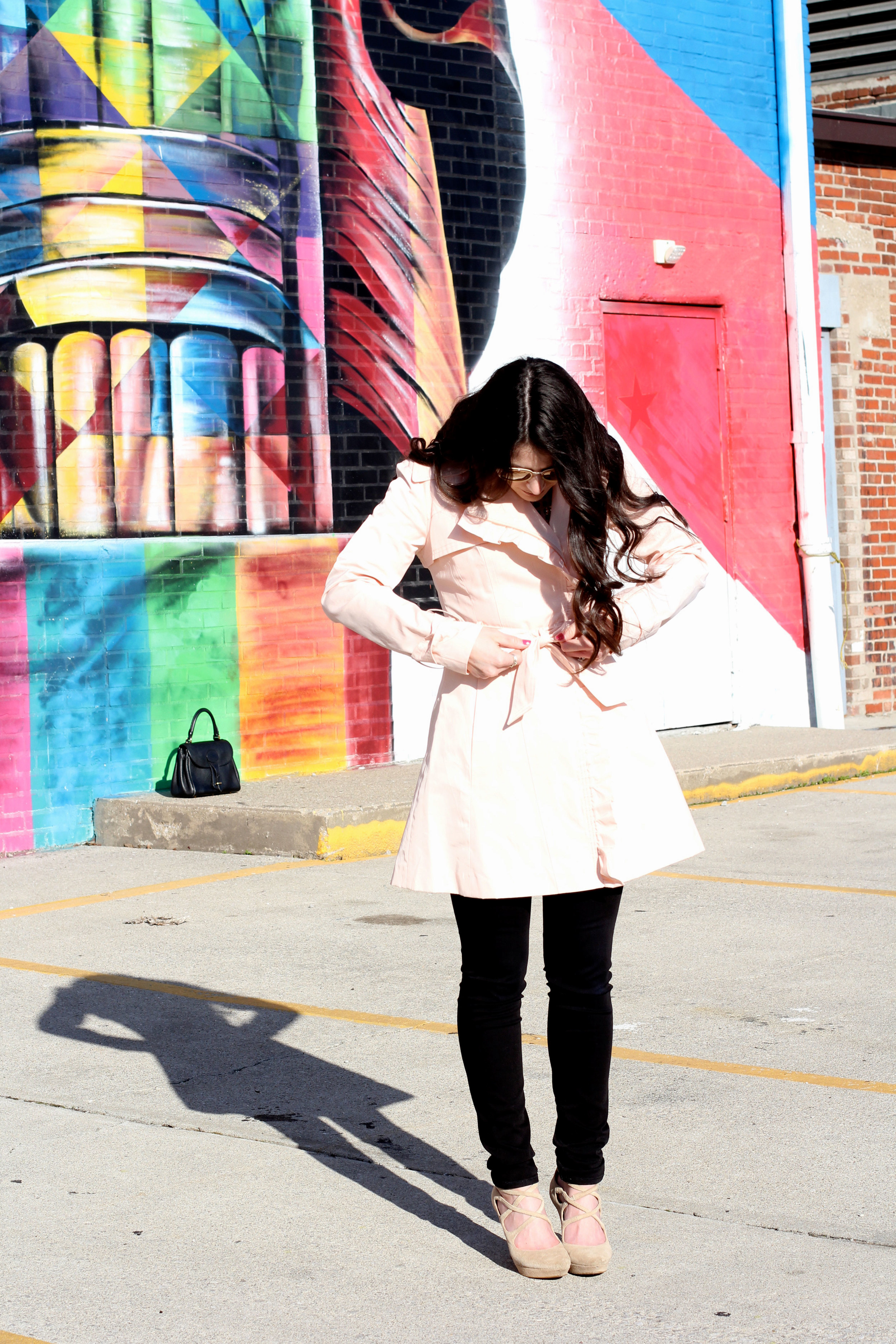 Fashion Blogger, Trench Coat with Ruffles, J Brand Skinny Jeans, Colorful Mural, Tory Burch Sunglasses, Vintage Dooney and Bourke Handbag, Gingham Tunic