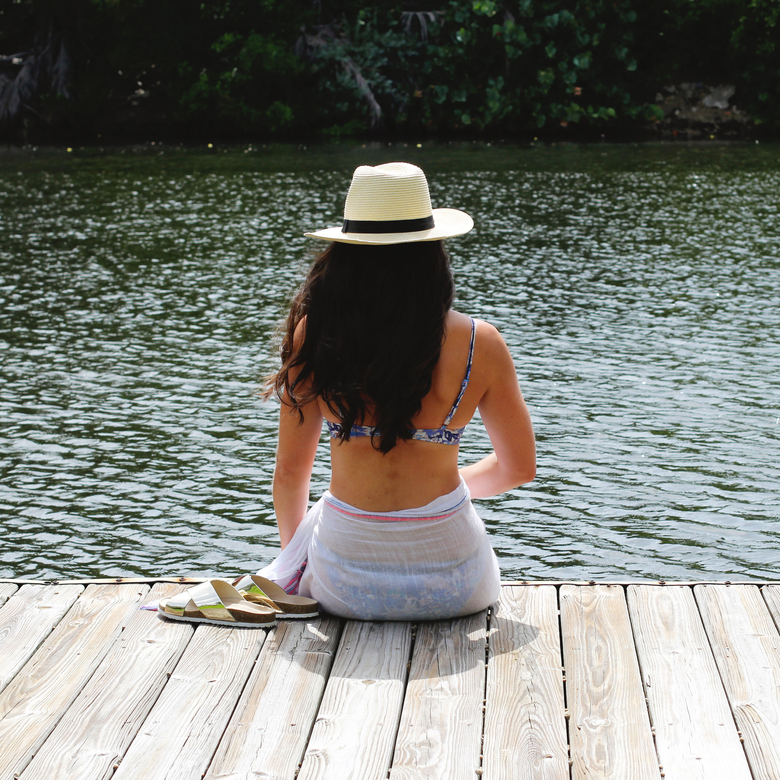 Summer Fashion, Pareo, Swimsuit Cover-up, Beach Hat, Ray-Ban Aviators, Grand Cayman