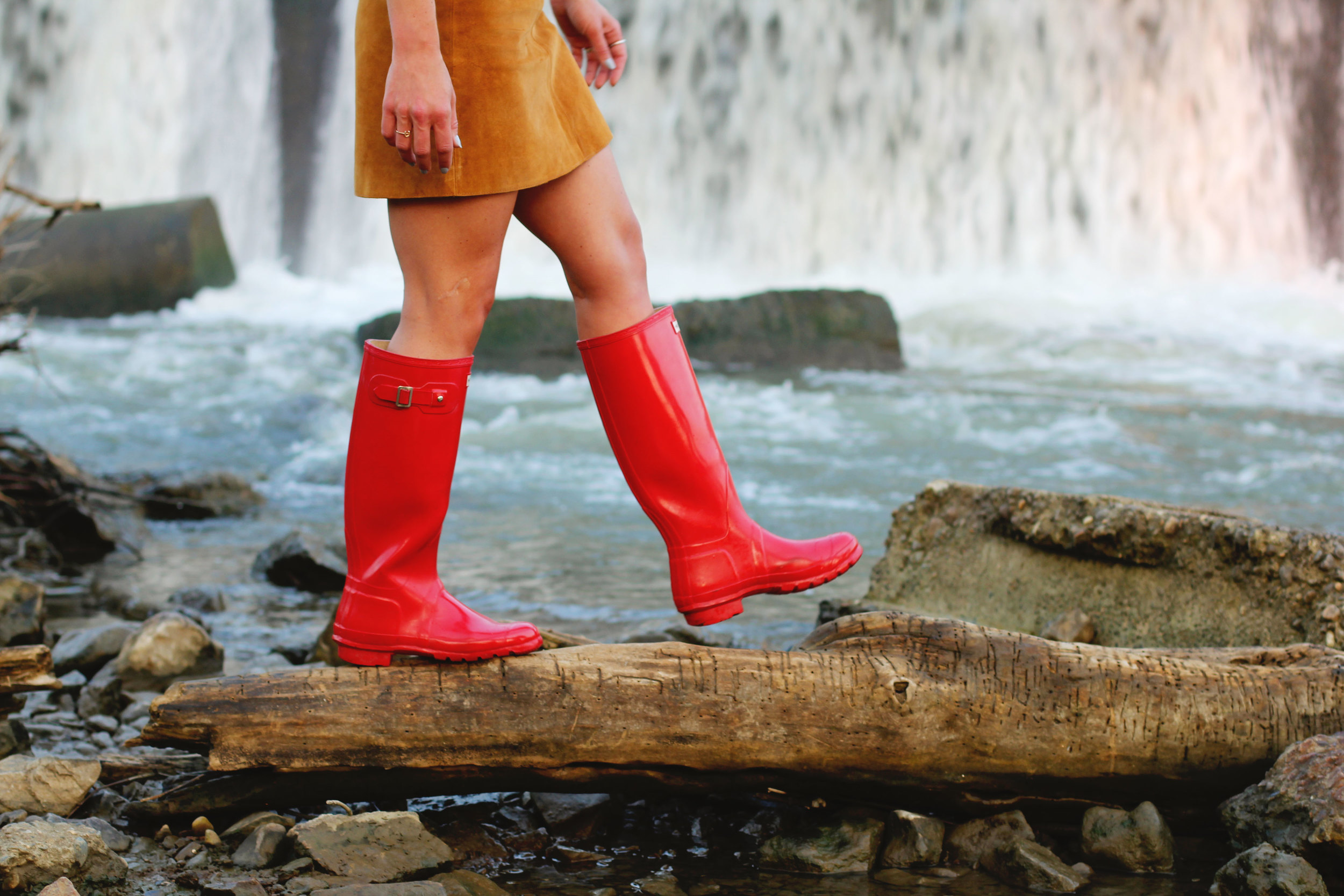 Fashion Adventures at the Falls of The Ohio: MINKPINK Cropped Sweatshirt, Suede Mini Skirt, Red HUNTER Boots, Fall Style