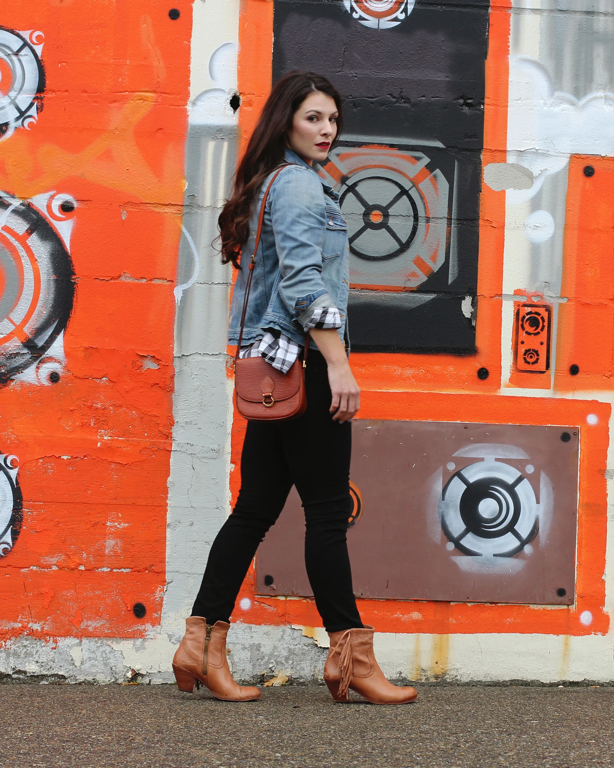Casual Fall Fashion, Travel Style, J.Crew Denim Jacket, J Brand Skinny Jeans, Sam Edelman Fringe Booties, Vinage Louis Vuitton Cross Body Handbag