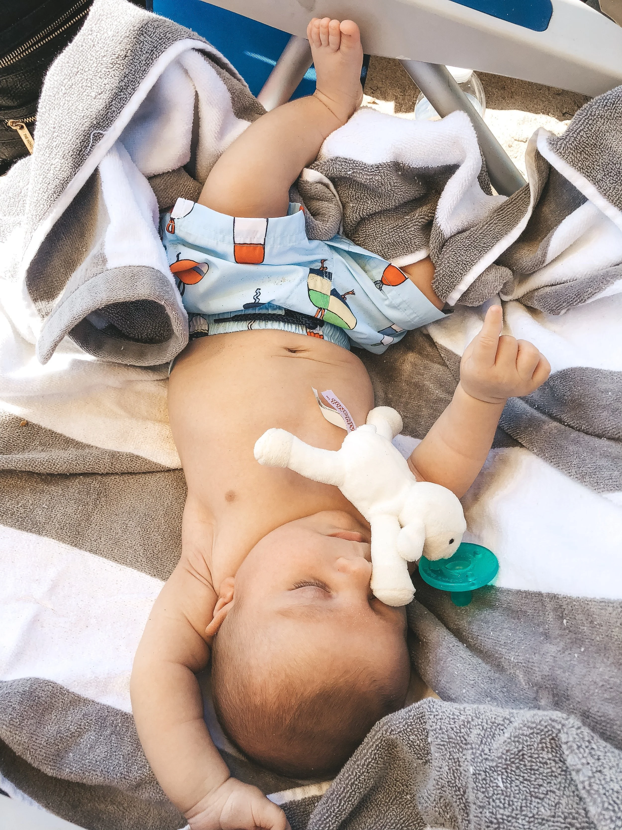 10 TIPS FOR FOR TAKING A NEWBORN TO THE BEACH — Me and Mr. Jones