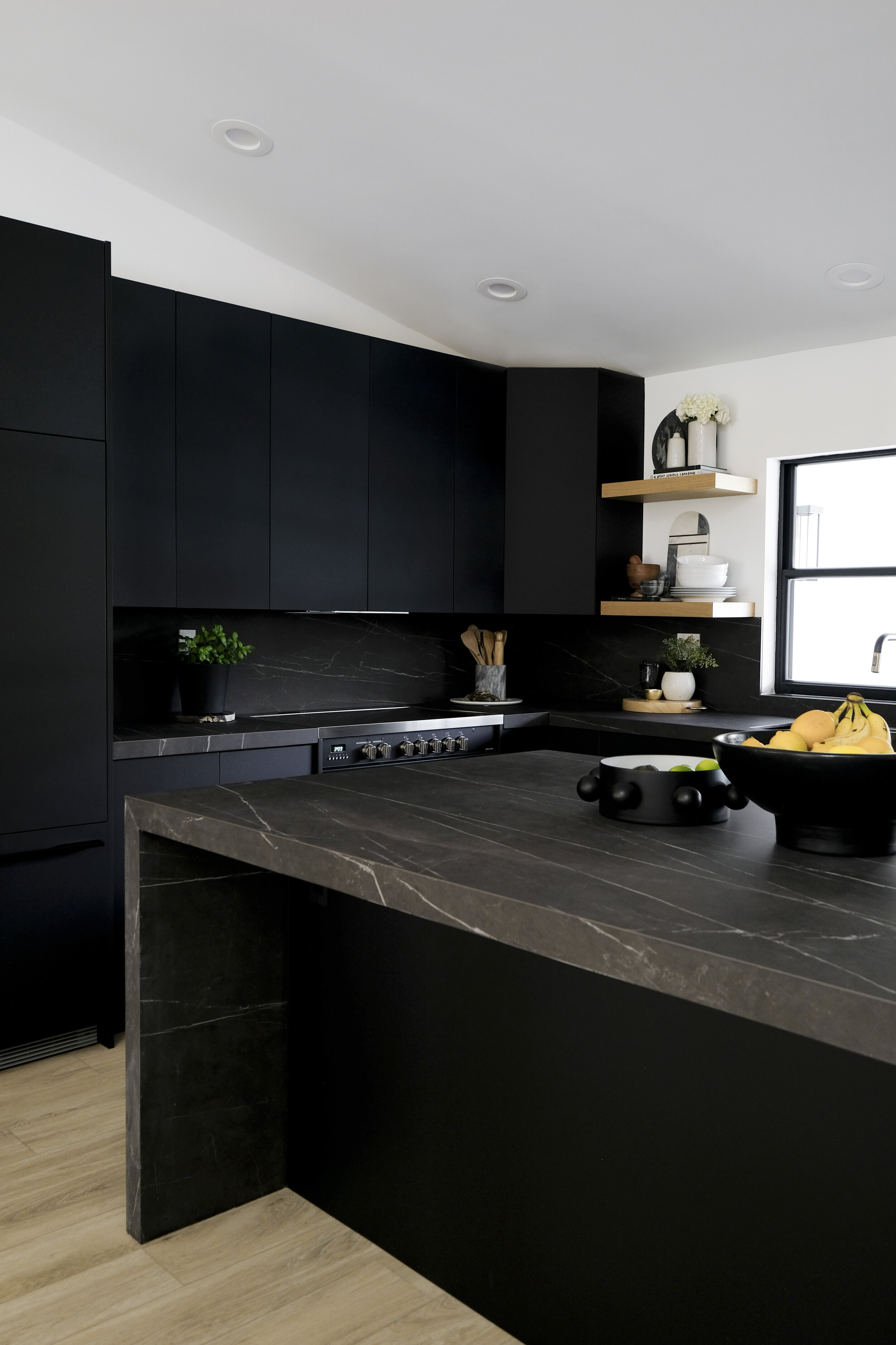 HOME SWEET RENO // OUR MODERN BLACK KITCHEN WITH SAPIENSTONE PORCELAIN — Me  and Mr. Jones